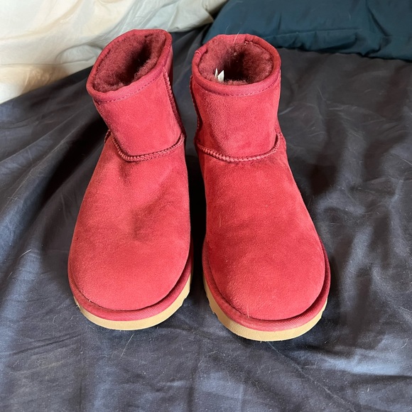 UGG Shoes - Size 8 womens uggs. Brand new not in box. Never worn